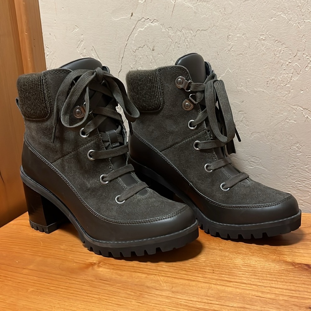 UGG REDWOOD OLIVE LACE UP ANKLE BOOTS - Picture 2 of 10